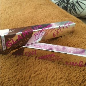 Bundle Includes 2 **GLAMGLOW PLUMPRAGEOUS**